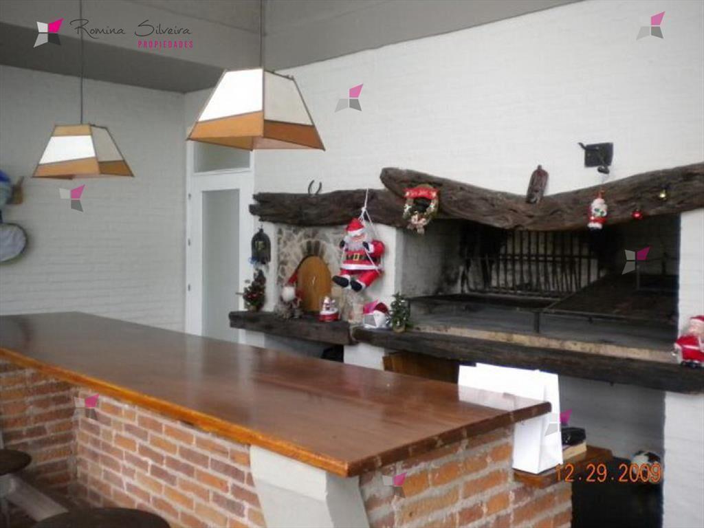 VENTA DE CASA DE 4 DORMITORIOS FRENTE AL MAR EN