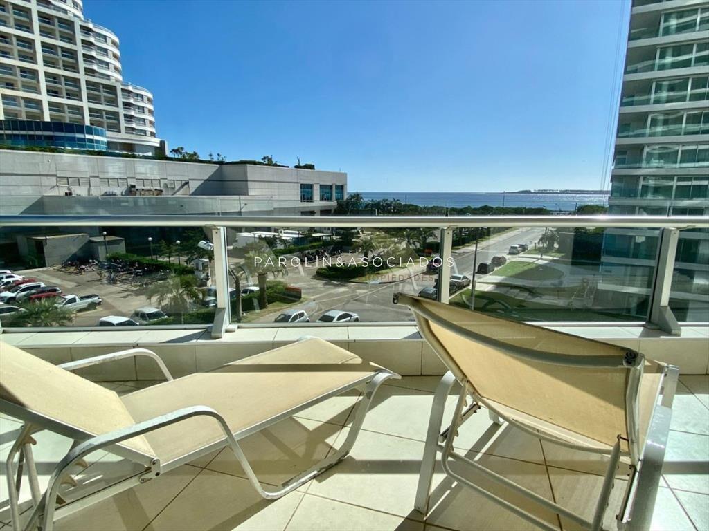 Apartamento en venta Playa Mansa 3 dormitorios