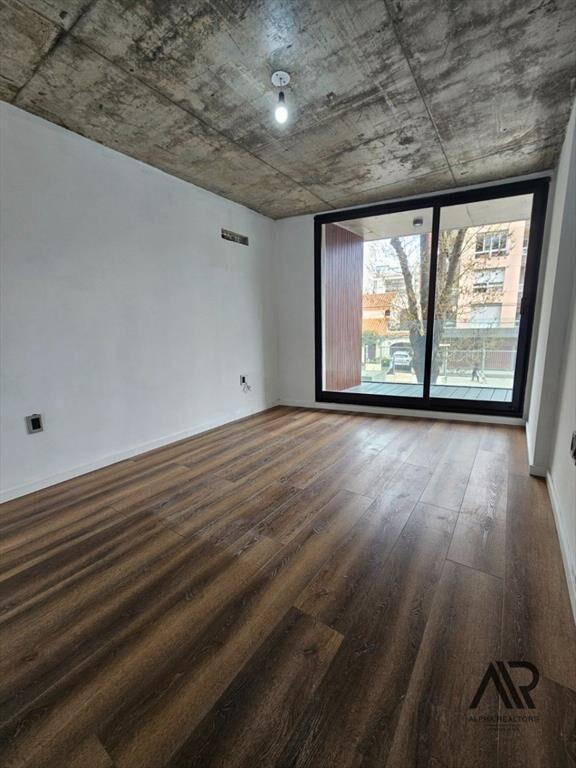 Venta apartamento de 2 dormitorios con RENTA y con coche...