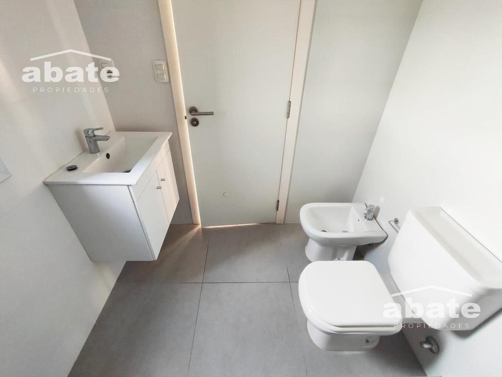 Venta 3 dormitorios con garaje y renta en Centro