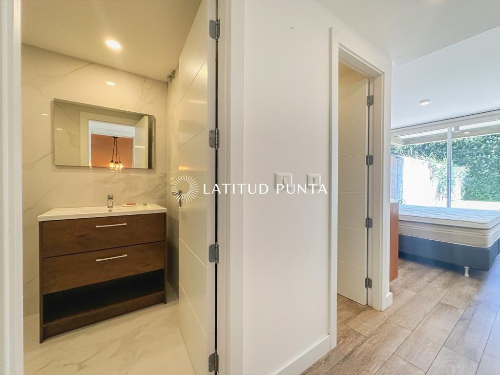 Apartamento 1 dormitorio con jardín. Puerto