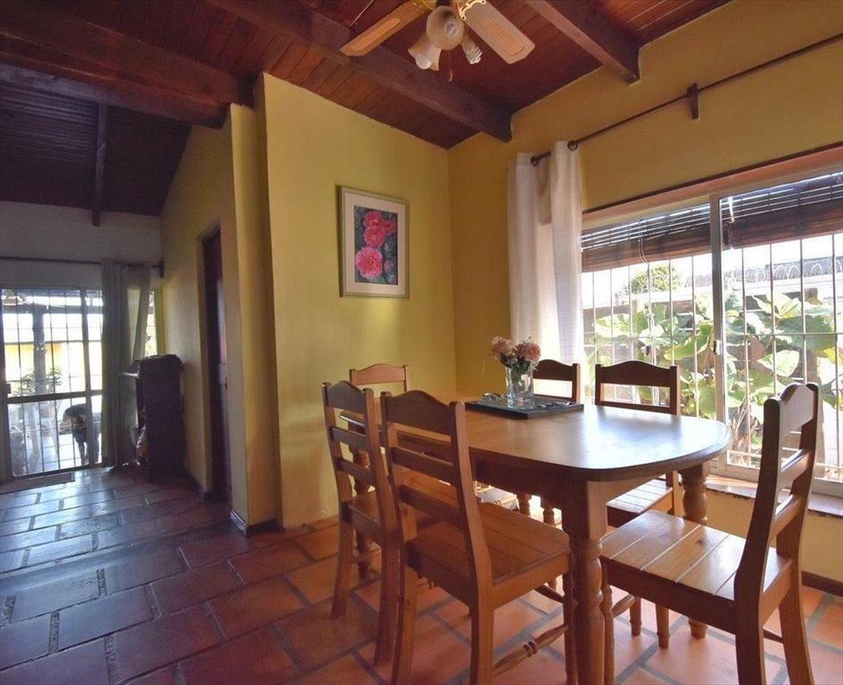 CASA CON APARTAMENTO Y PISCINA EN VENTA EN COLONIA