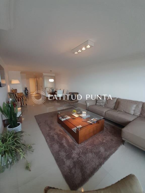 Apartamento en Imperiale, 3 dormitorios