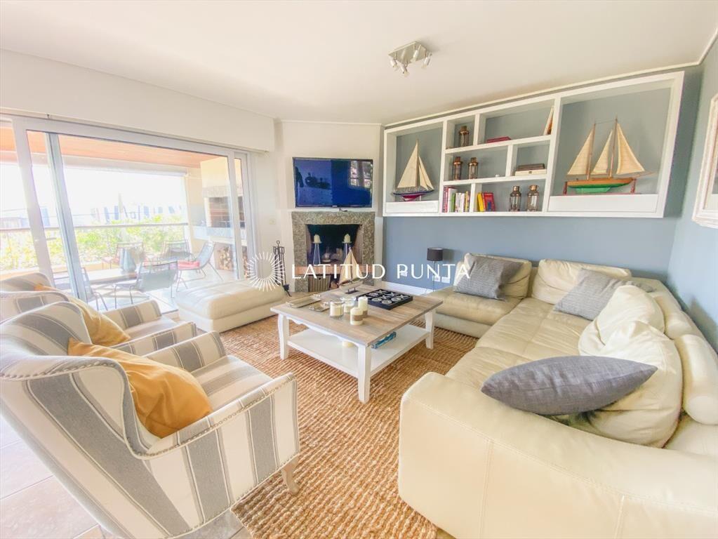 Apartamento en Mansa, 4 dormitorios, estufa a y
