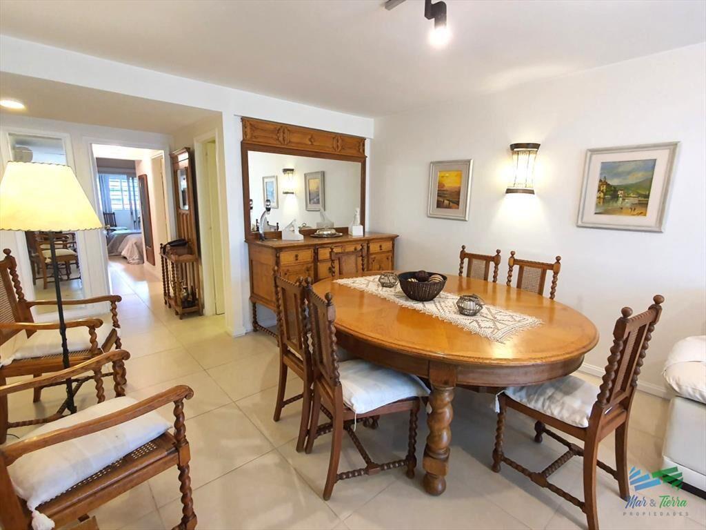 En venta apartamento 3 dormitorios, vista al mar, primera l