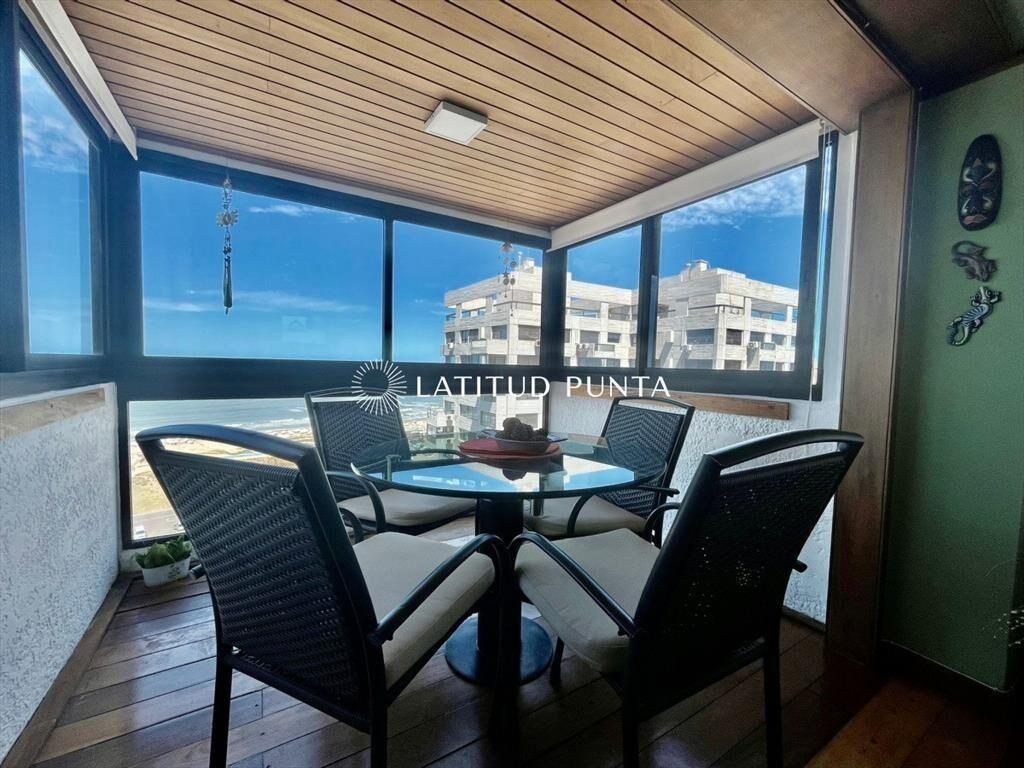 Apartamento en Brava, piso alto, 3 dormitorios