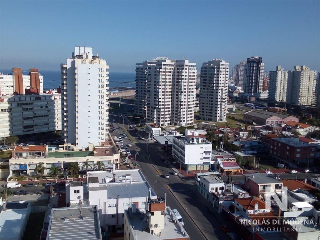 Departamento de 2 dormitorios con hermosa vista a playa bra