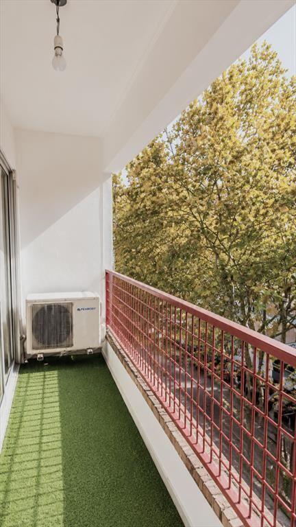 Vende apartamento Pocitos 3 dorm 2baños y balcones