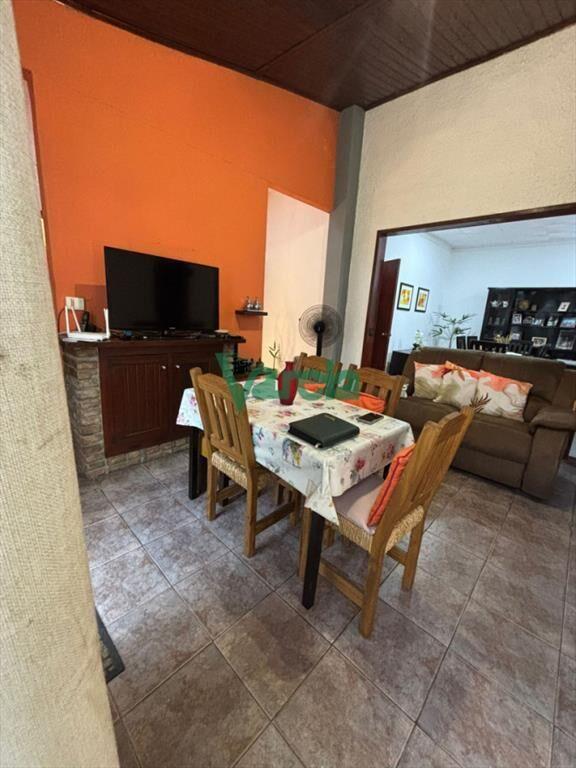 Casa en venta de dos dormitorios en barrio Paso