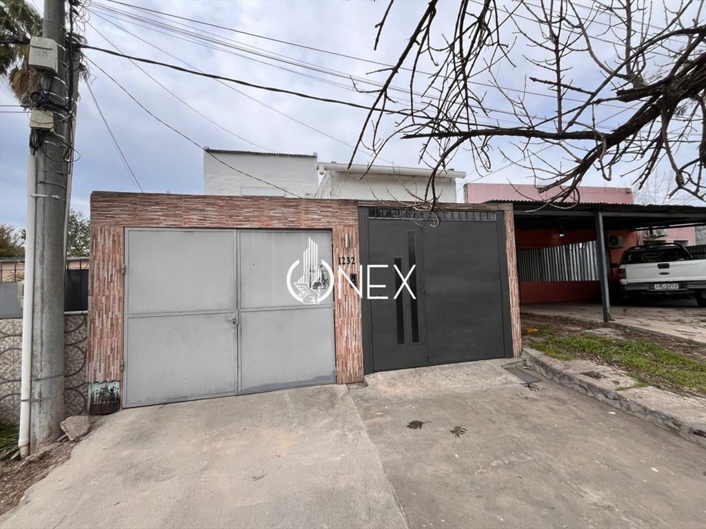 CASA EN VENTA ZONA LICEO 4