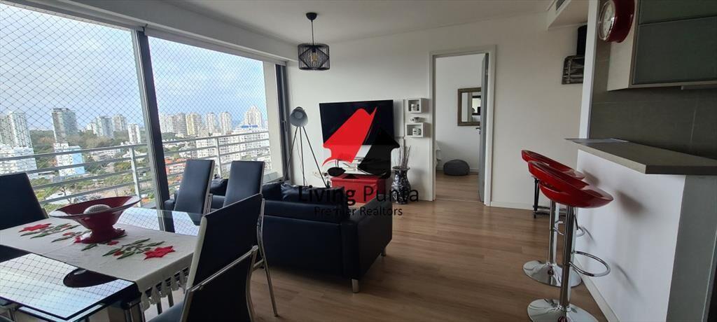 Apartamento en piso 19