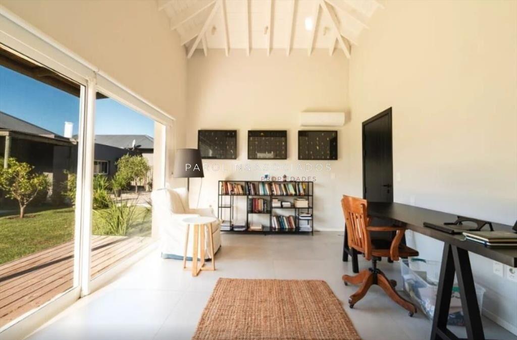 Casa en Venta de 4 Dormitorios en Pueblo Mio ,