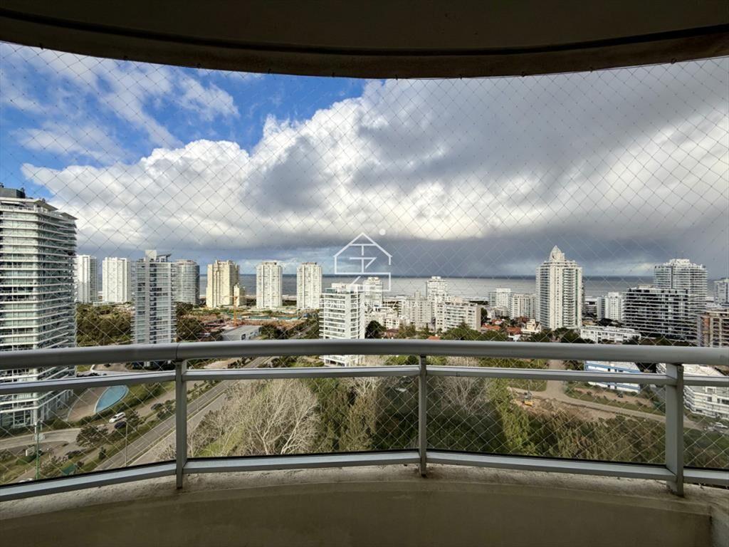 Alquiler apartamento tres dormitorios Punta del