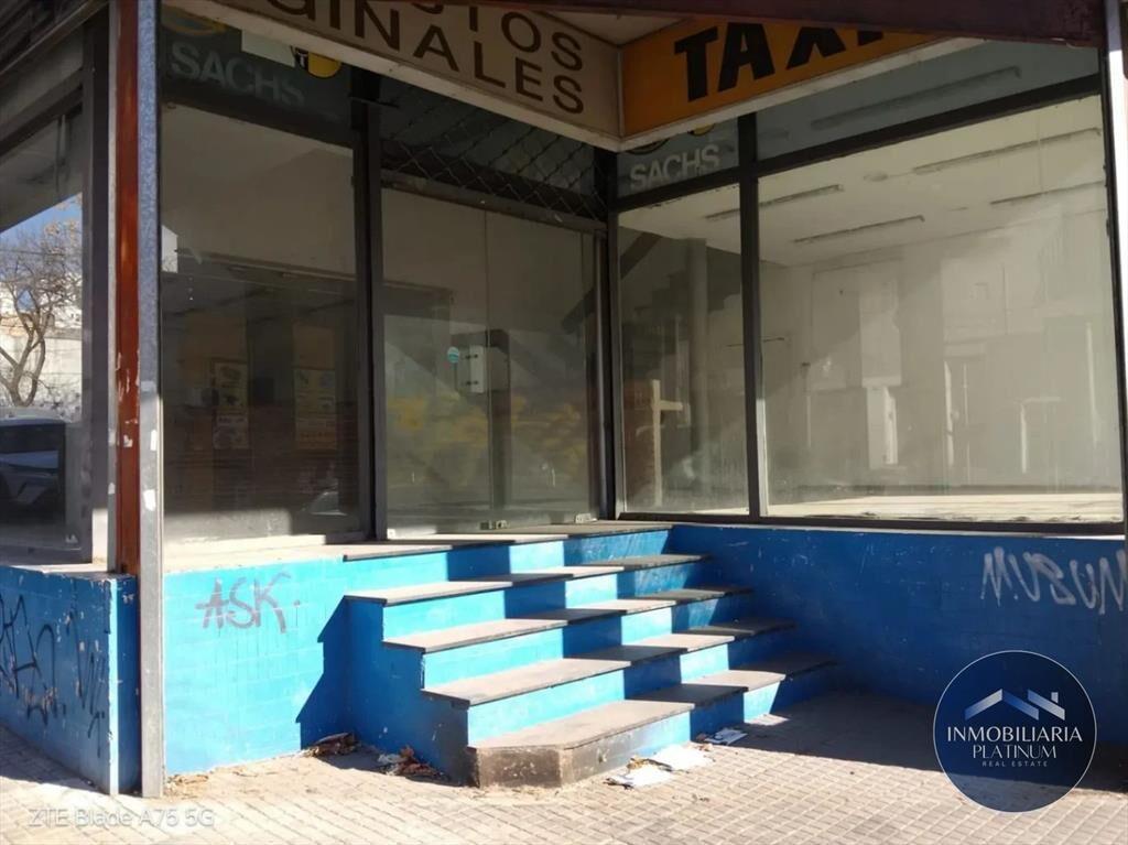 Venta Local Comercial 800 m² ubicado en el Centro, 3 niv...