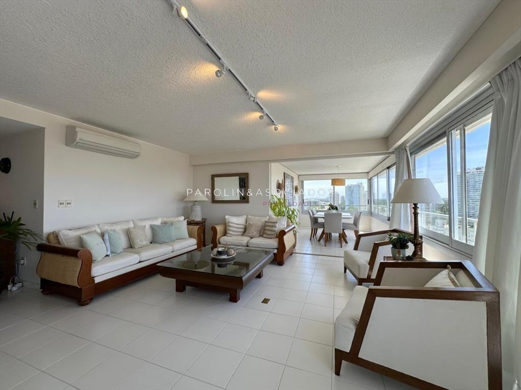 Oportunidad  en venta de 3 dormitorios en Tiburon