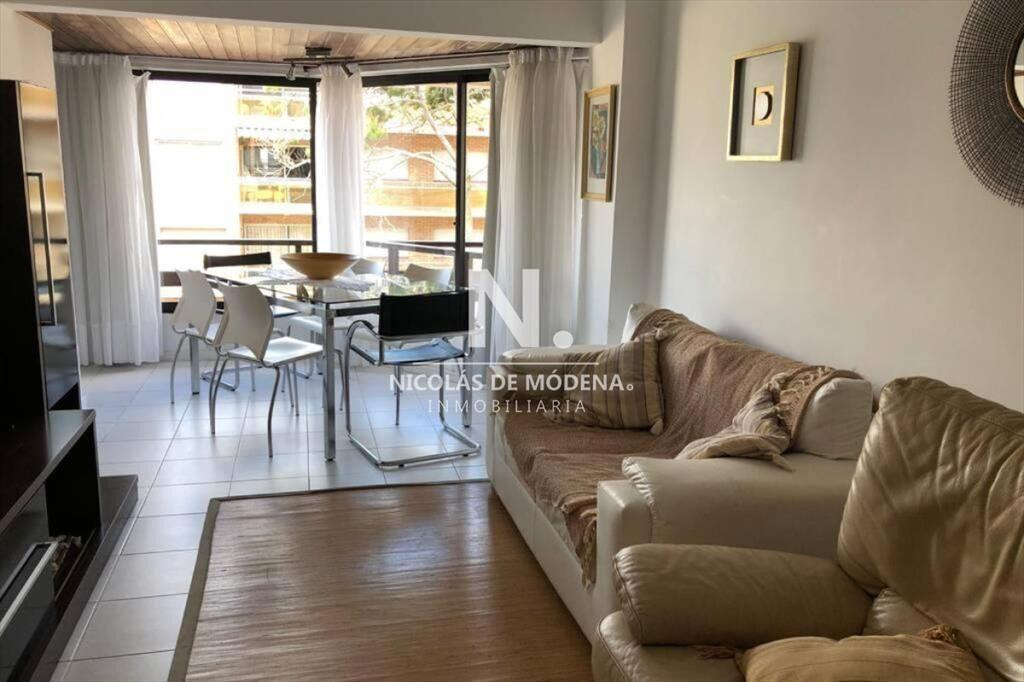 Vende Apartamento de 3 dormitorios ubicado en del