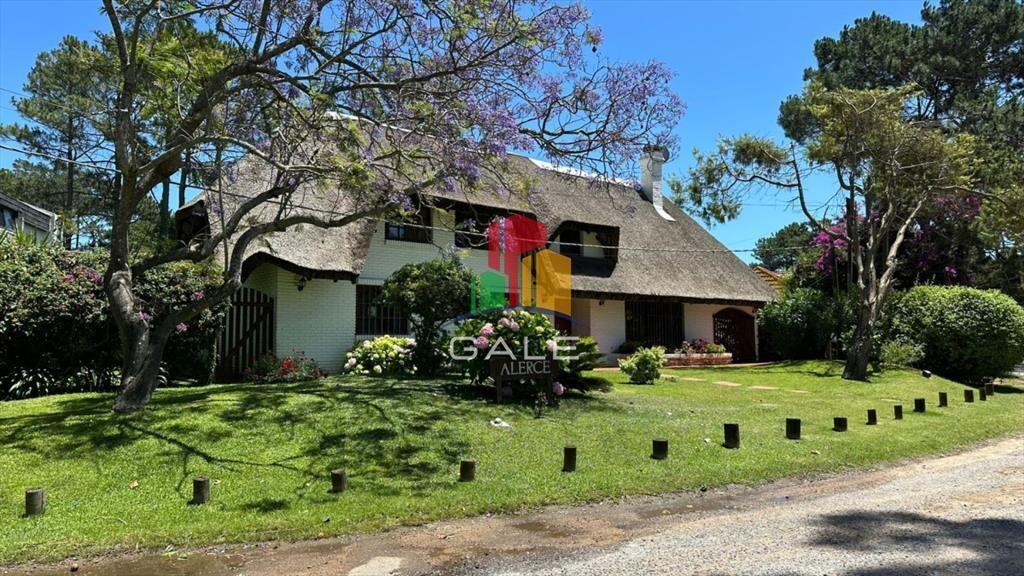 En venta casa en San Rafael, de 4 dormitorios mas dep, con