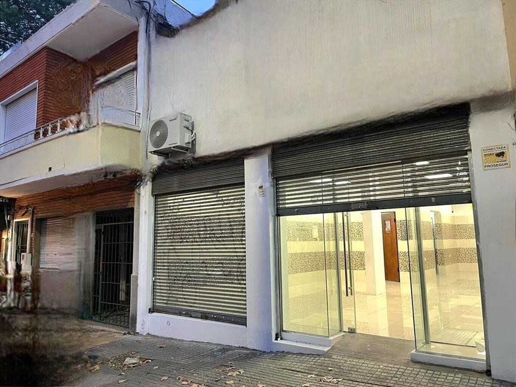 ALQUILER LOCAL FRENTE A SHOPPING TRES CRUCES