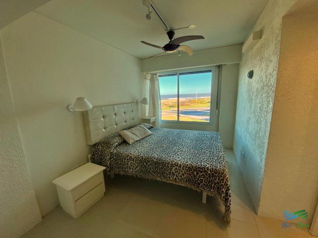 Apartamento de 3 dormitorios con vista al mar del