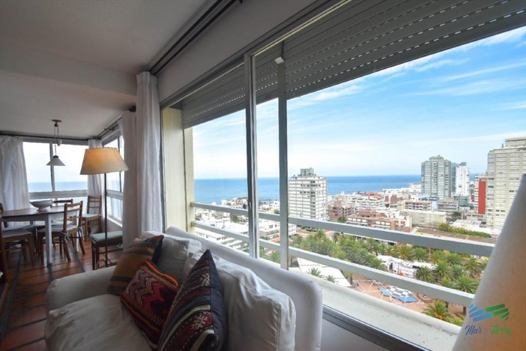 Apartamento de 3 dormitorios con vista al mar del