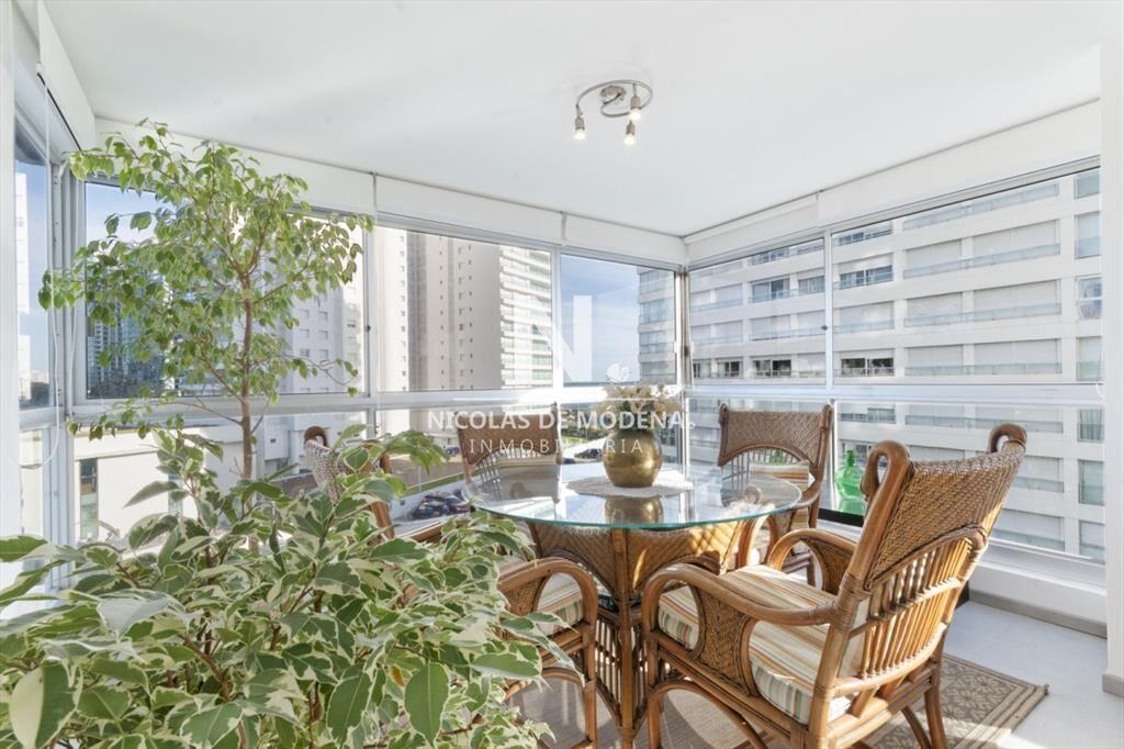 Apartamento en venta de 3 dormitorios, frente al