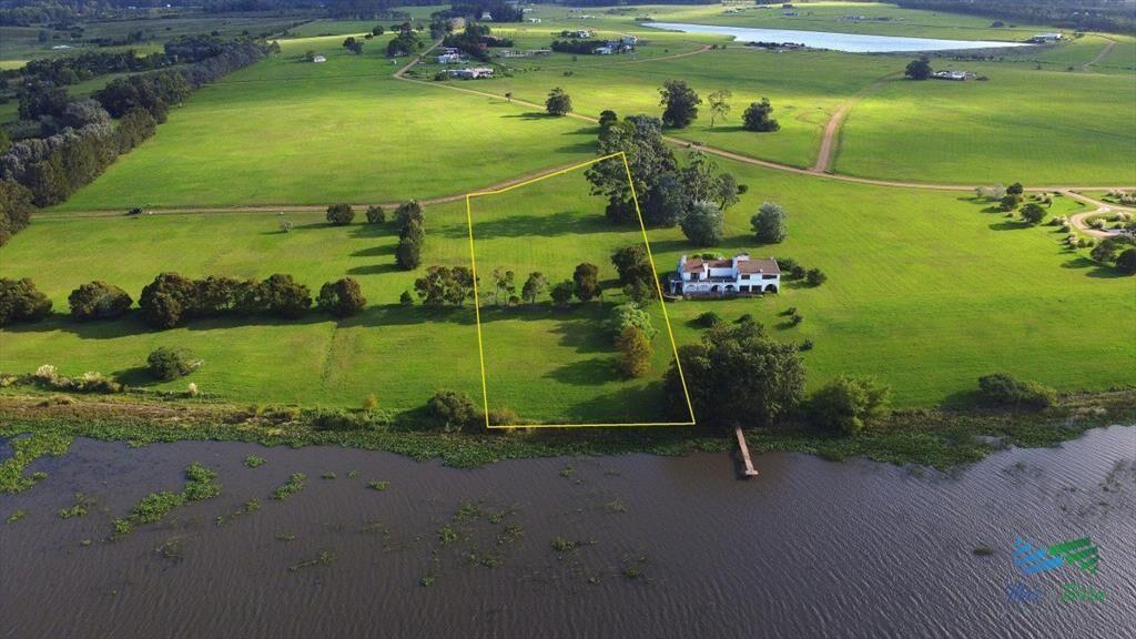 Venta de terreno en Laguna de los Cisnes de 6.700