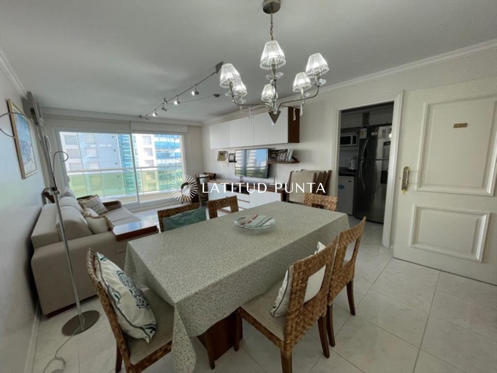 Apartamento de 3 dormitorios en Coral Tower