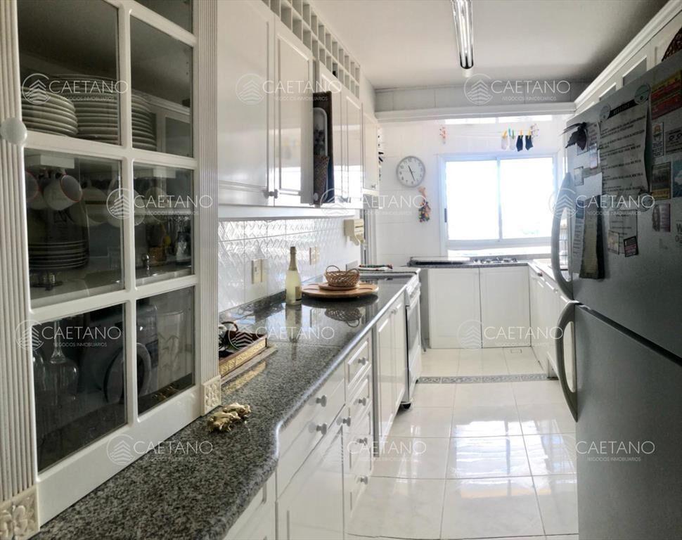 Venta apartamento 3 dormitorios + servicio. Playa
