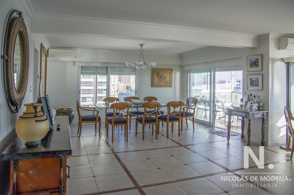 Torre frente al mar, departamento en venta, 3 suites. Punta