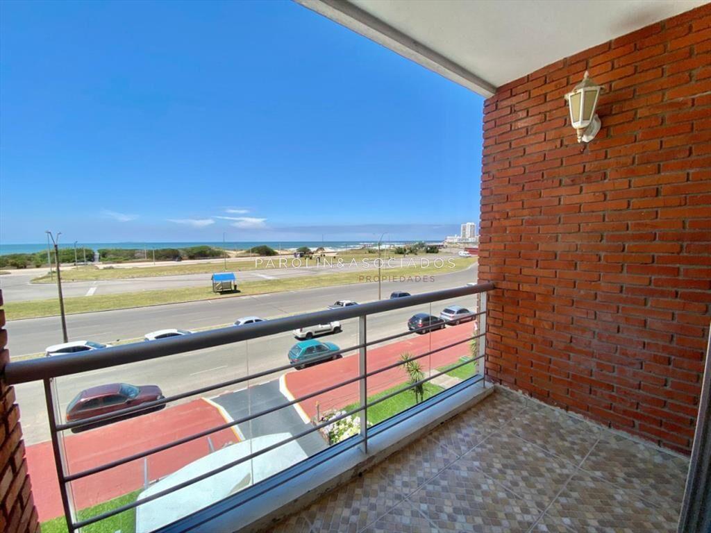 Apartamento de 2 dormitorio y medio en Primera de