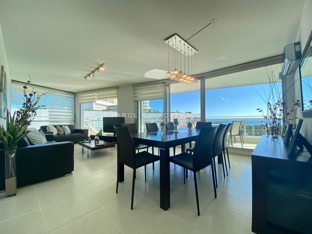 Apartamento en venta Playa Mansa 3 dormitorios