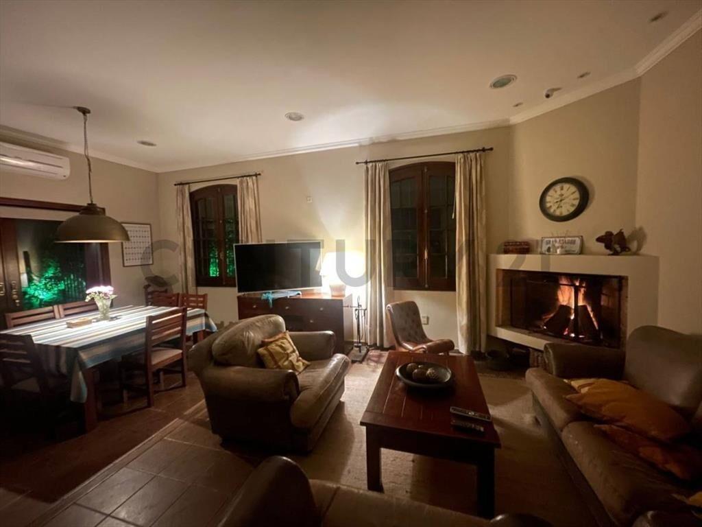 Exclusiva Casa en Pocitos, con 4 dormitorios, 3 baños y g...