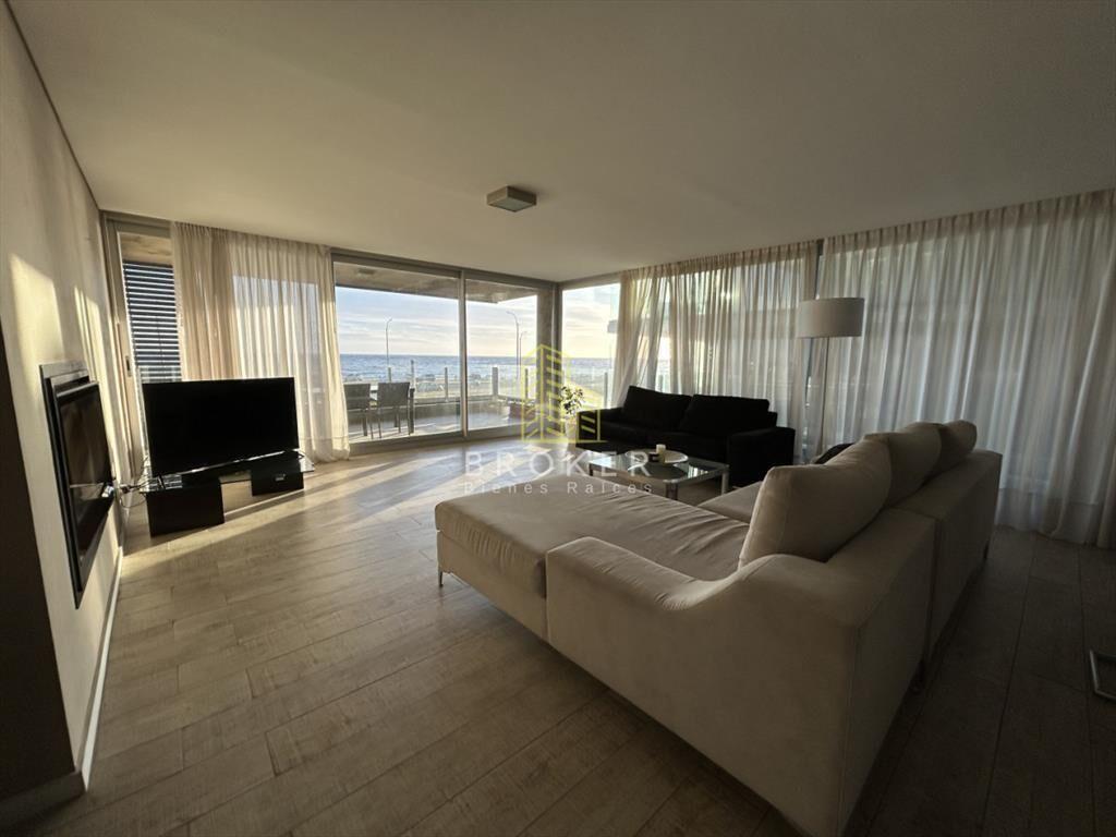 Venta Departamento tipo Casa! 3 suites frente al