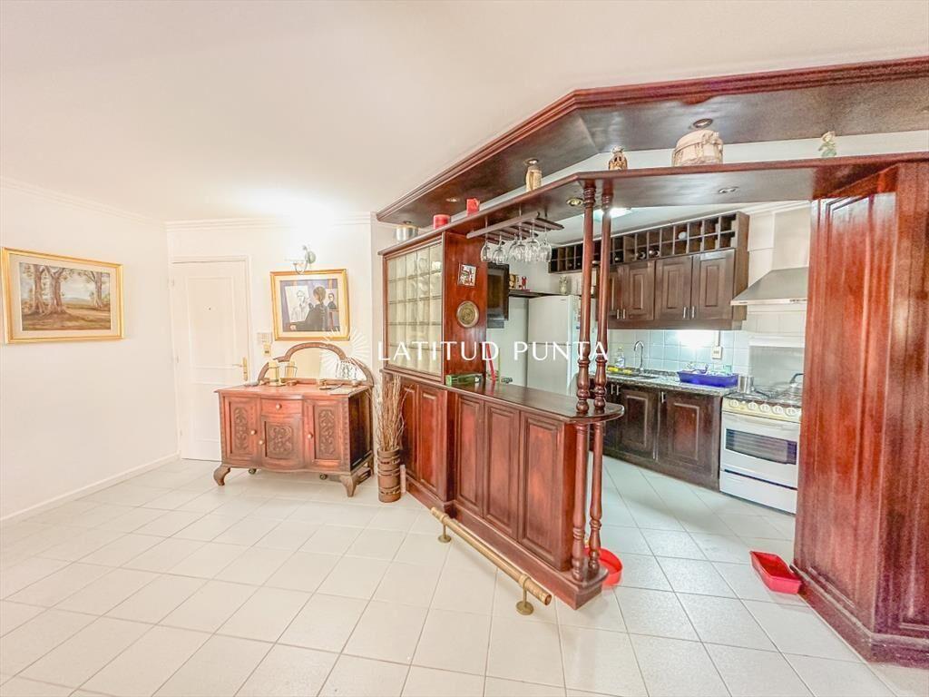Pinares, apartamento de 3 dormitorios frente al