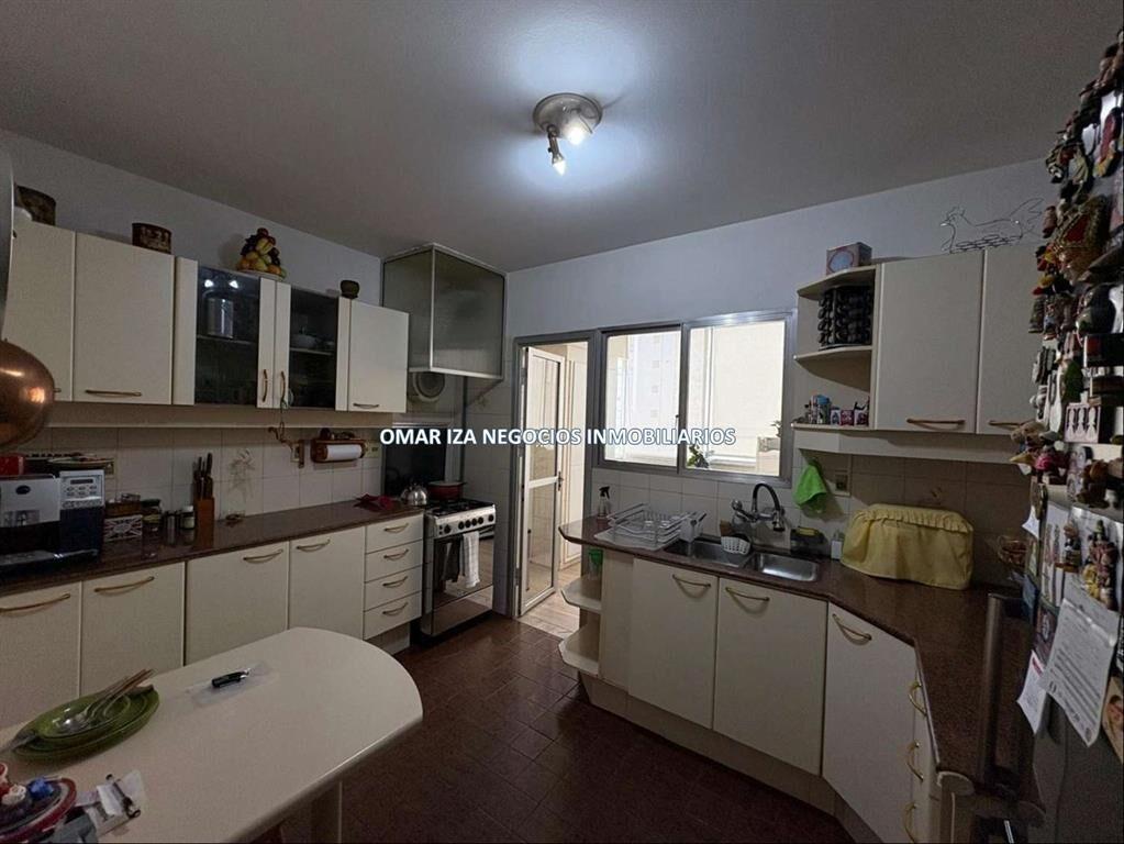VENTA APARTAMENTO RAMBLA POCITOS ESQUINERO DOS GARAJES IMPE