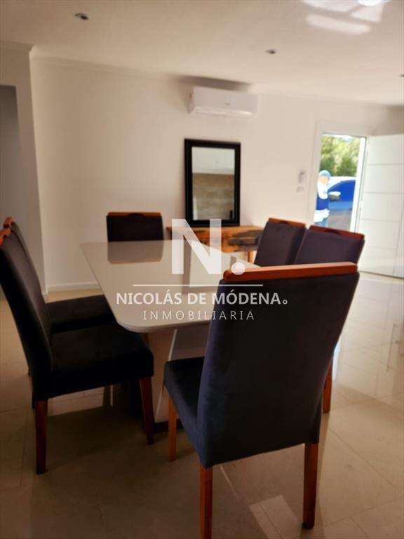 Vende Casa de 3 Dormitorios en Parque Burnett,