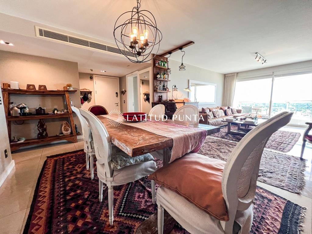 Apartamento piso alto sobre la mansa de 2 mas