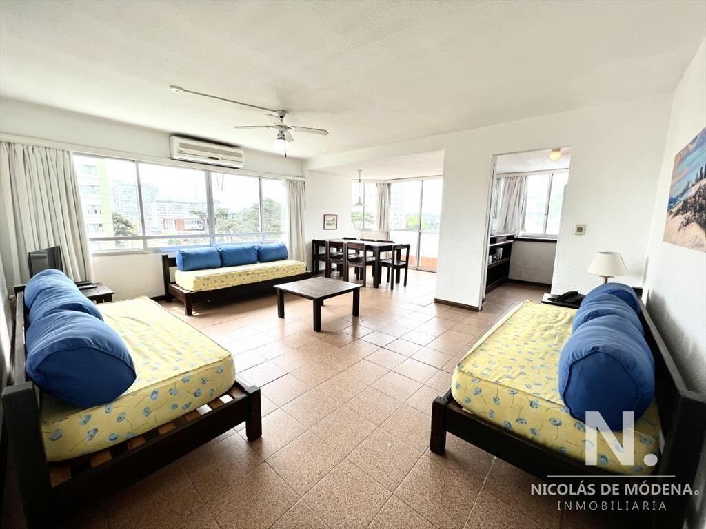 Apartamento de 2 dormitorios en venta Punta del Este. Club