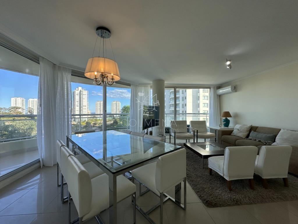 Hermoso apartamento en venta de 3 dormitorios y
