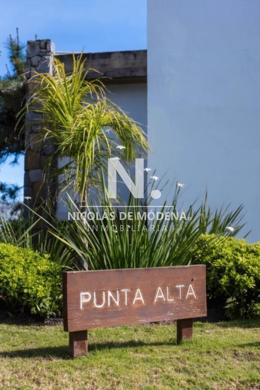 Venta de casa de 5 dormitorios en Punta Piedras