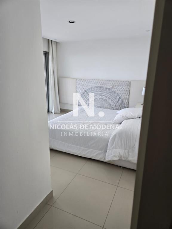 Vende apartamento de 3 dormitorios en Playa Punta