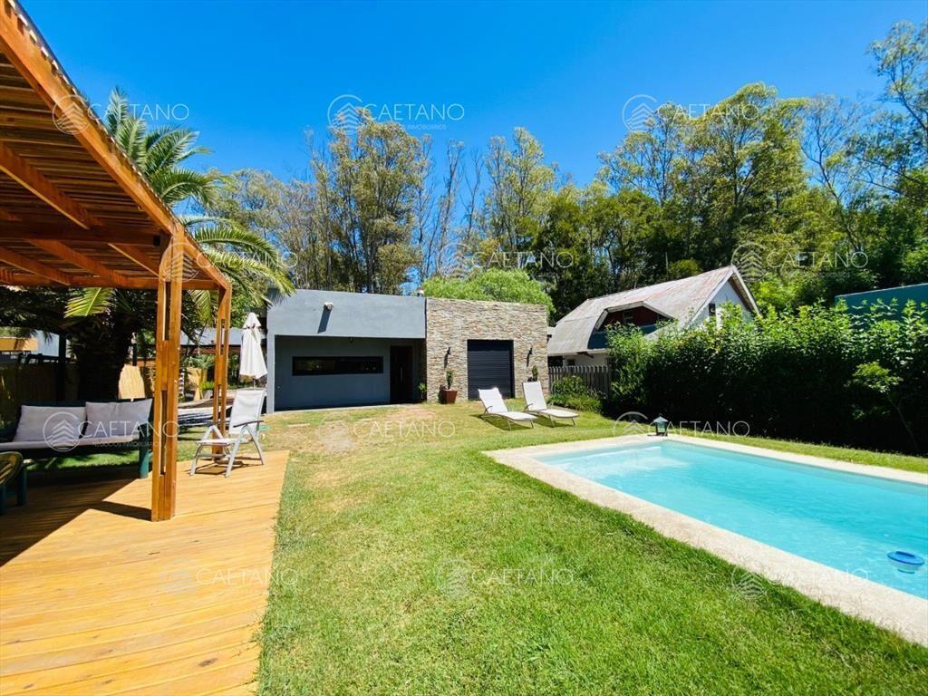 Moderna casa en venta a estrenar a pocas cuadras de la Play