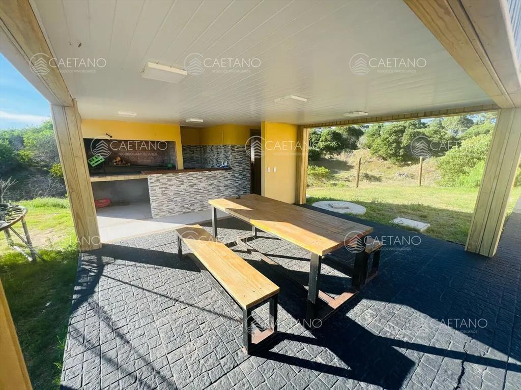 Venta casa tres dormitorios. Club Del Lago. Punta