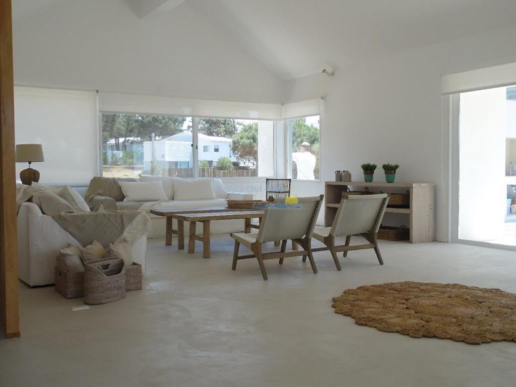 Excelente Casa de 5 Dormitorios en Barrio Privado