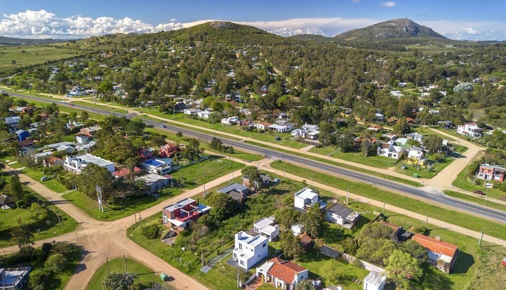 VENTA TERRENO PIRIAPOLIS A METROS DEL MAR