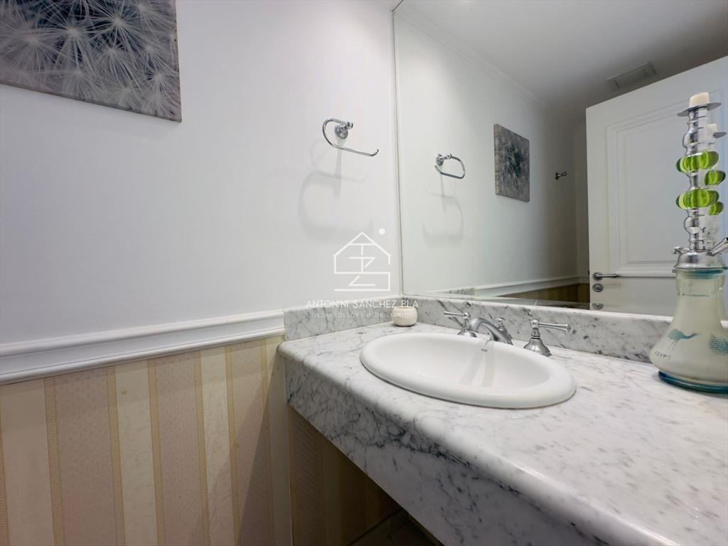 Apto en venta, excelente vista a la playa mansa,
