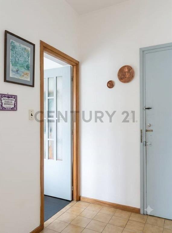 Venta inversión/vivenda/Permuta/1er piso x escalera/2dor/...