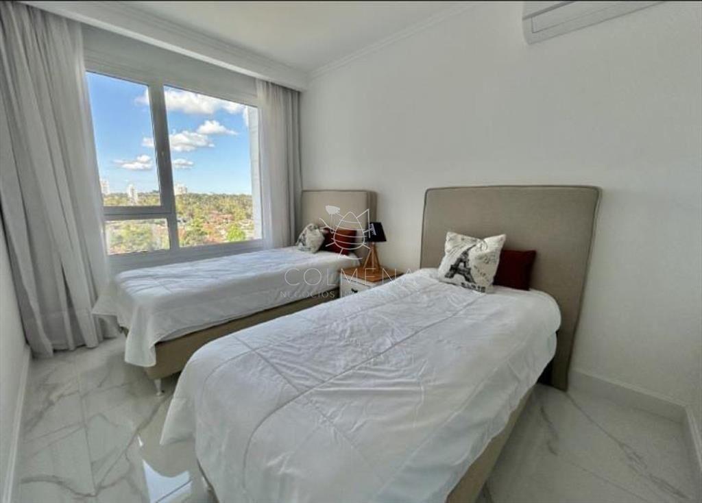 Apartamento en la mansa, frente al mar.
