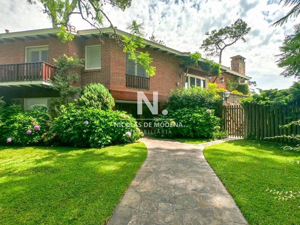 Vende casa en Cantegril, Punta del Este.