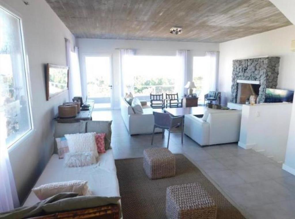 CASA EN VENTA DE 3 DORMITORIOS EN LA BARRA